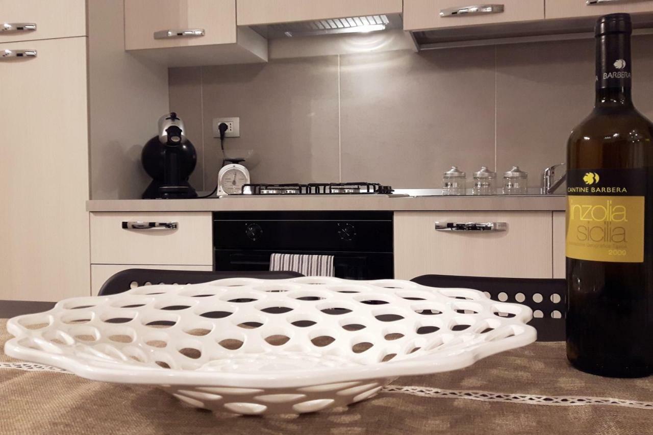A Casa Di Tony Sicilian Holidays Black Apartment ชากกา ภายนอก รูปภาพ